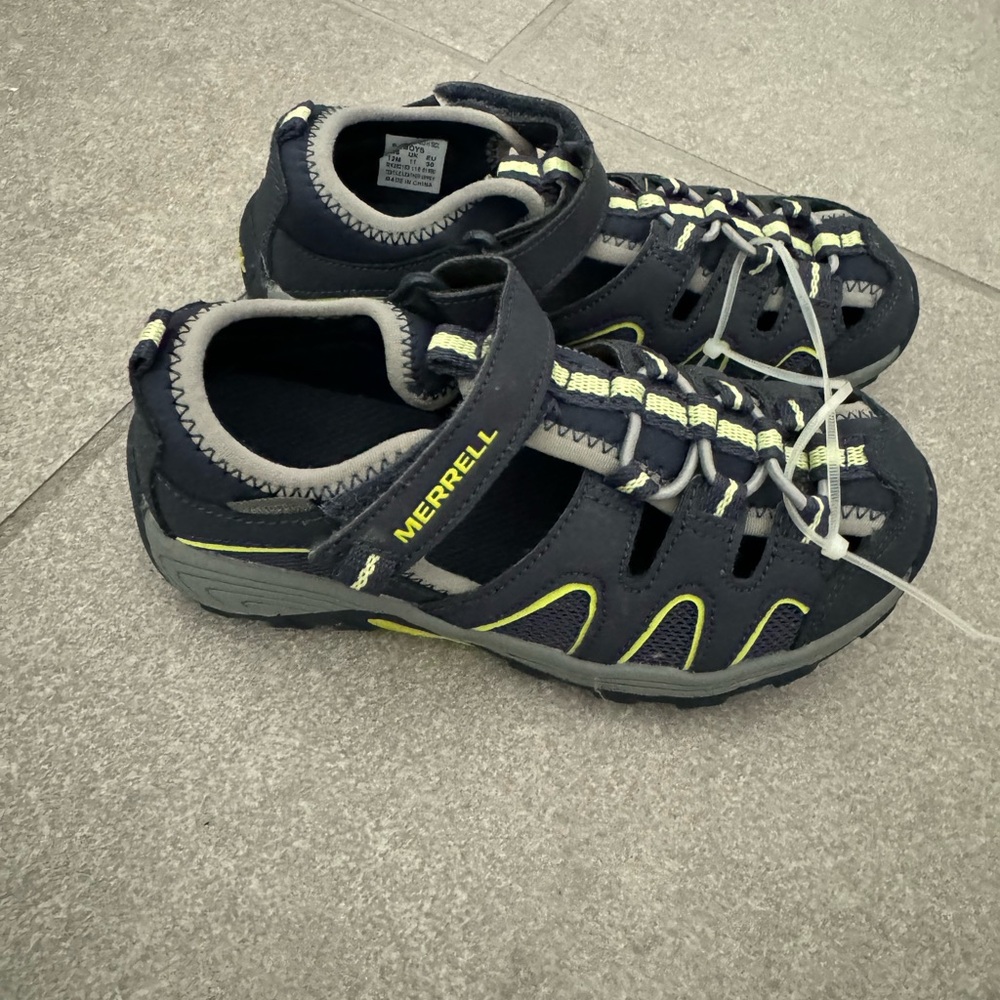 Merrell boy shoes size 12 new